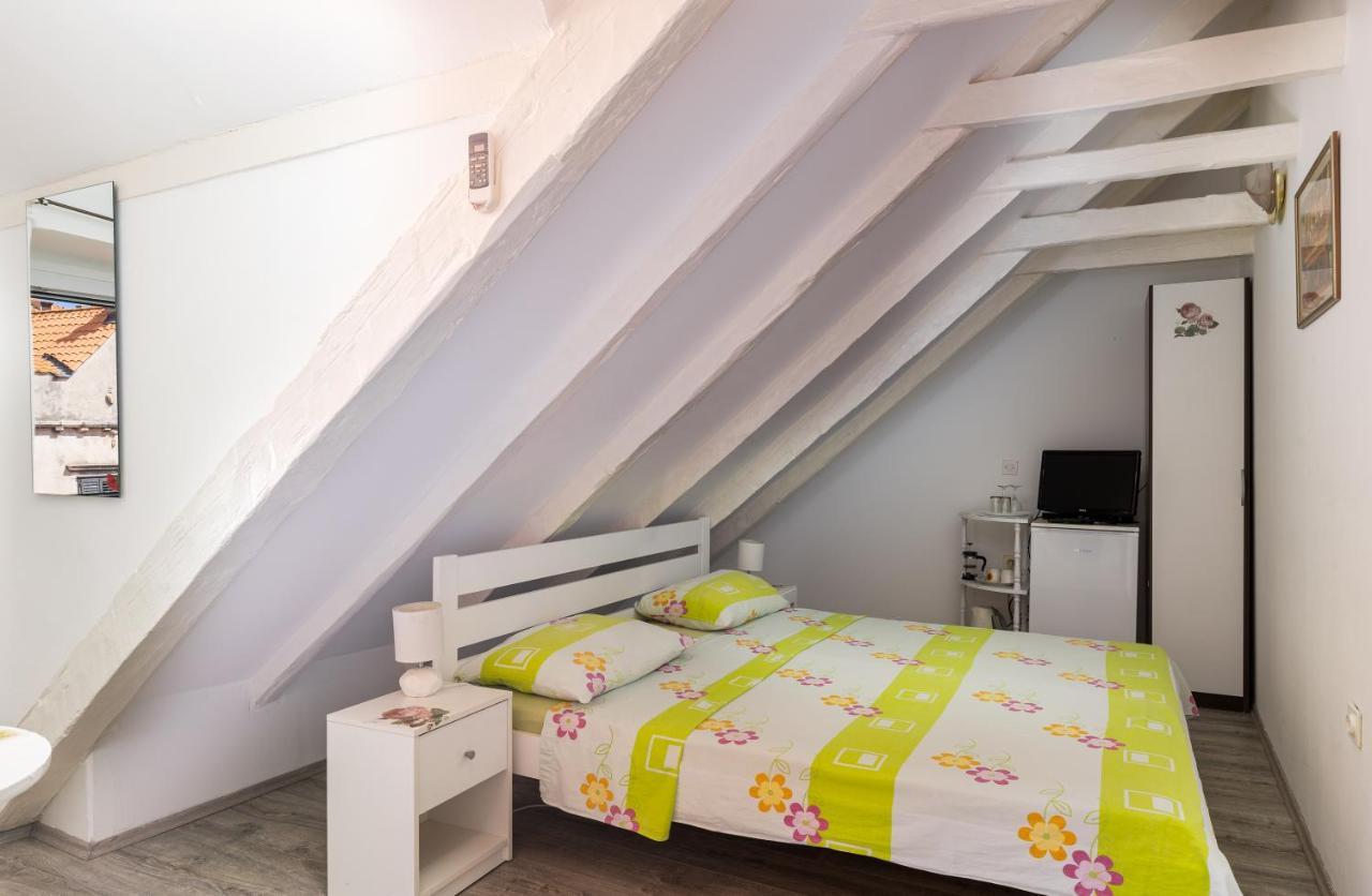 Old Town Baroque Palace Apartment *